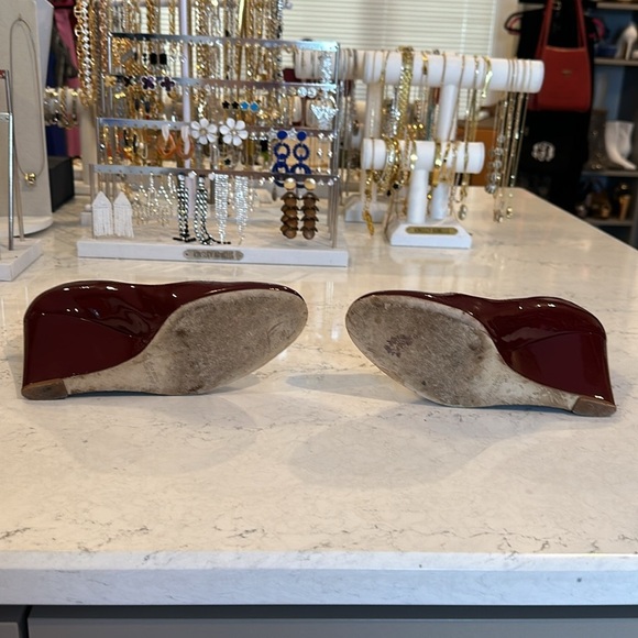 Kate Spade burgundy patent leather wedges size 7 - Picture 5 of 6